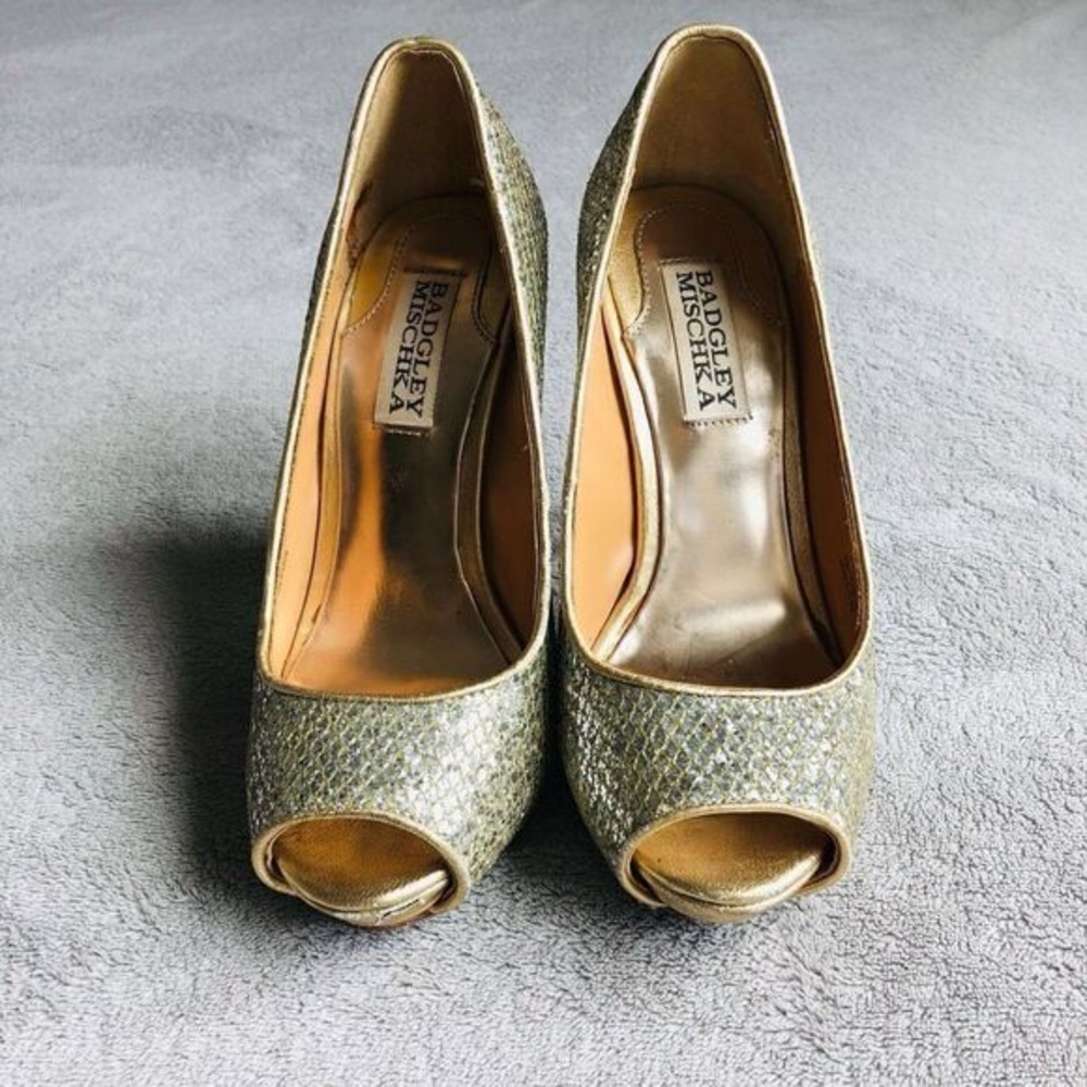 Badgley Mischka Women's Gold Peep Toe Heels